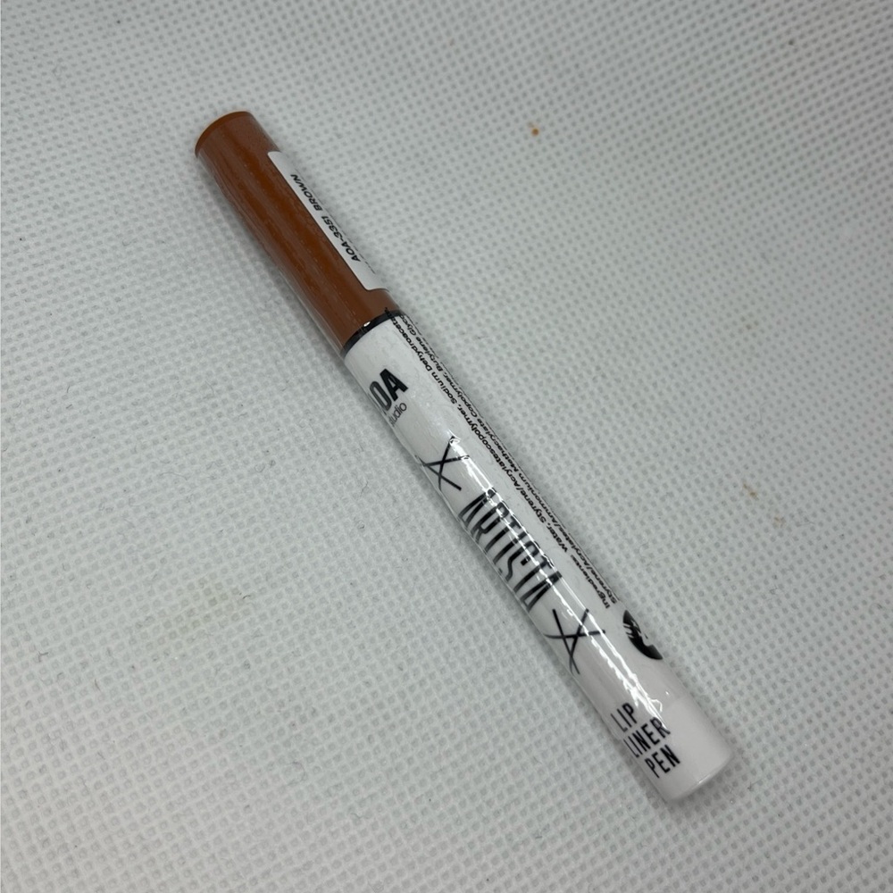AOA Studio Artista Lip Liner Pen Brown